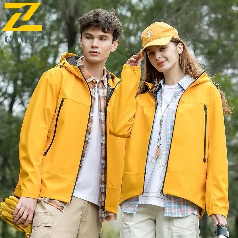 

COMXZ Elegant Mens Soft Shell Jacket Classics Hooded Outdoor Adventure Windproof Coat Luxury Streetwear Autumn Windbreaker