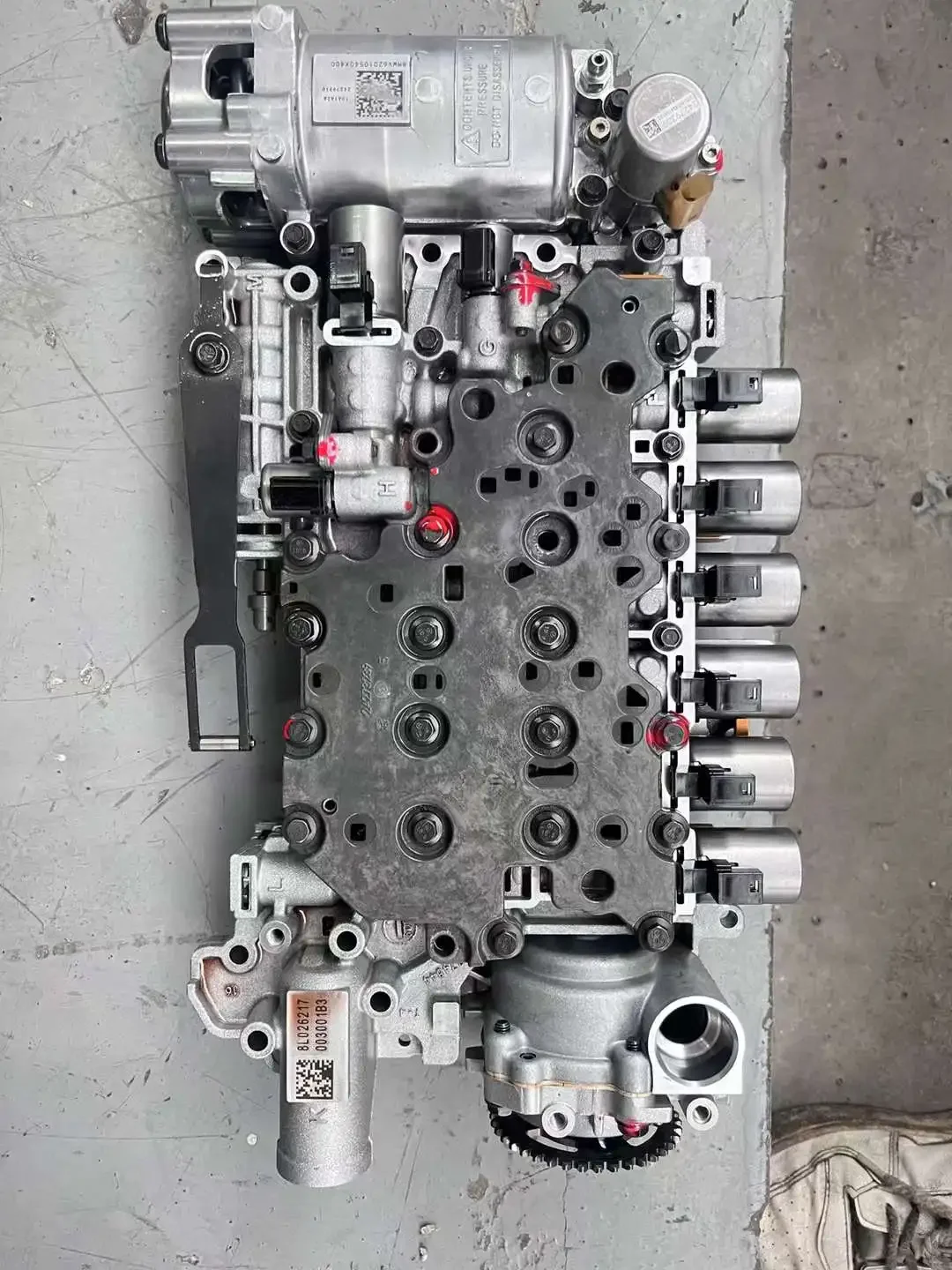 Suitable for B MW Cadillac 8L45 8L90 gearbox valve body.