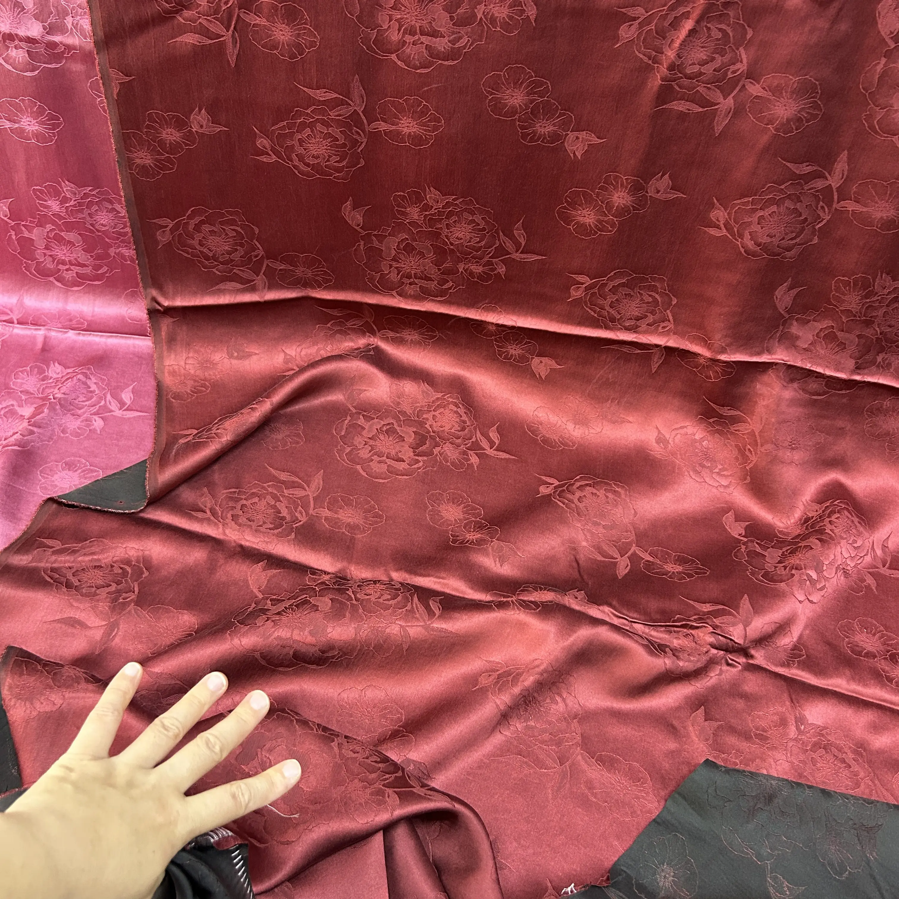 Fugui Peony Dark Pattern Silk Soteil Fragrant Cloud Yarn Wine Red Rose Red Dress Suit Fabric Vertical Silk Fabric
