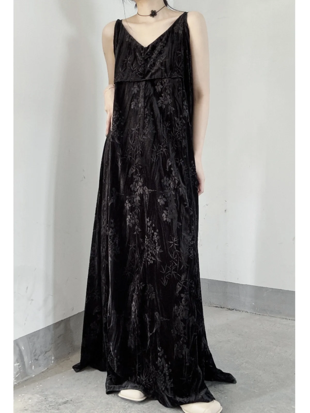Black Velvet Embroidered  Dress Chinese Style Floral Patterned Vintage Dark Print Halter Neck Sleeveless Women's Dress