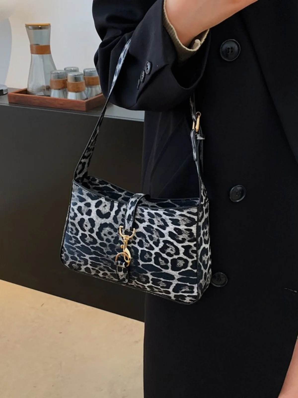 Fashionable Retro Leopard Print Women's Shoulder Bag Underarm Bag 2024 New Style Motorcycle Girl Crossbody Bag Handbag