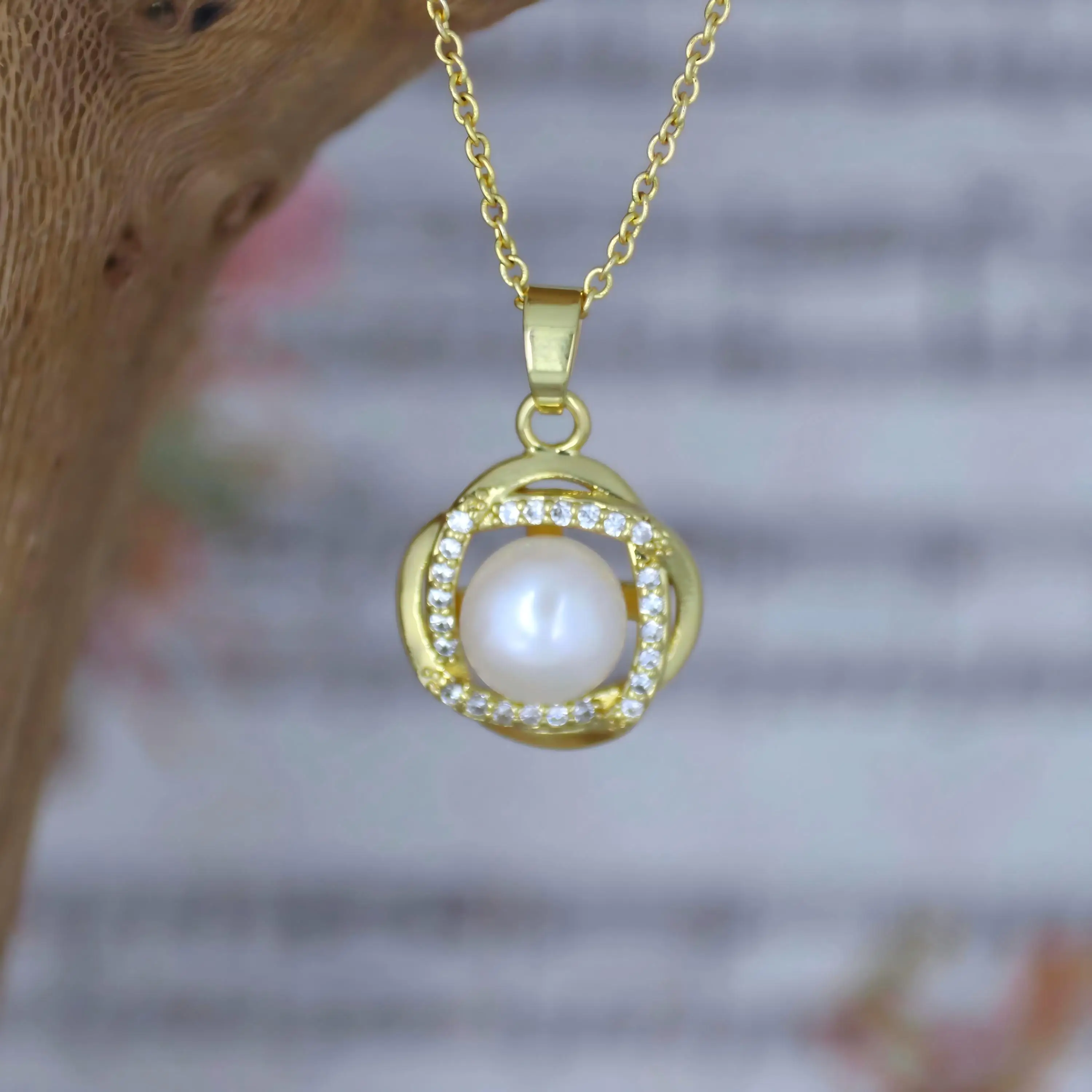 

JUNYE Rose Flower Pearl Pendant Necklace Women‘s Jewelry Full of Love for Birthdays Valentine's Day Anniversaries Engagement