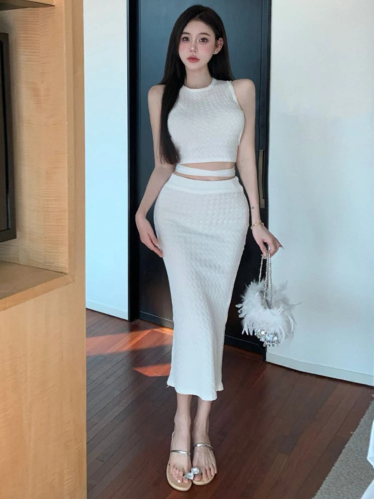 

2025 summer outfit new sexy hot girl sleeveless round neck vest high waist slimming and hip hugging half skirt two-piece set