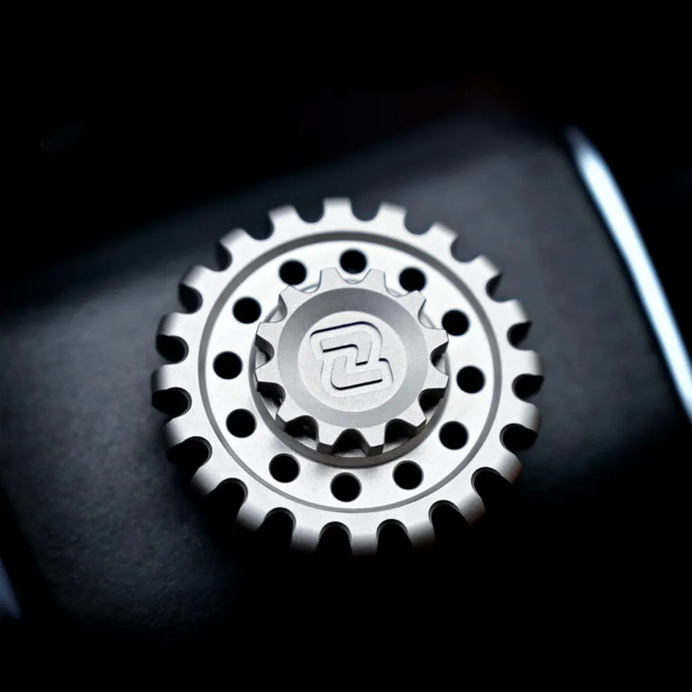 MCZHI EDC Fidget Spinner Geisterzähne Edelstahl Titan Stressabbau Spielzeug Zappelspielzeug für Erwachsene Büro Schreibtischzubehör