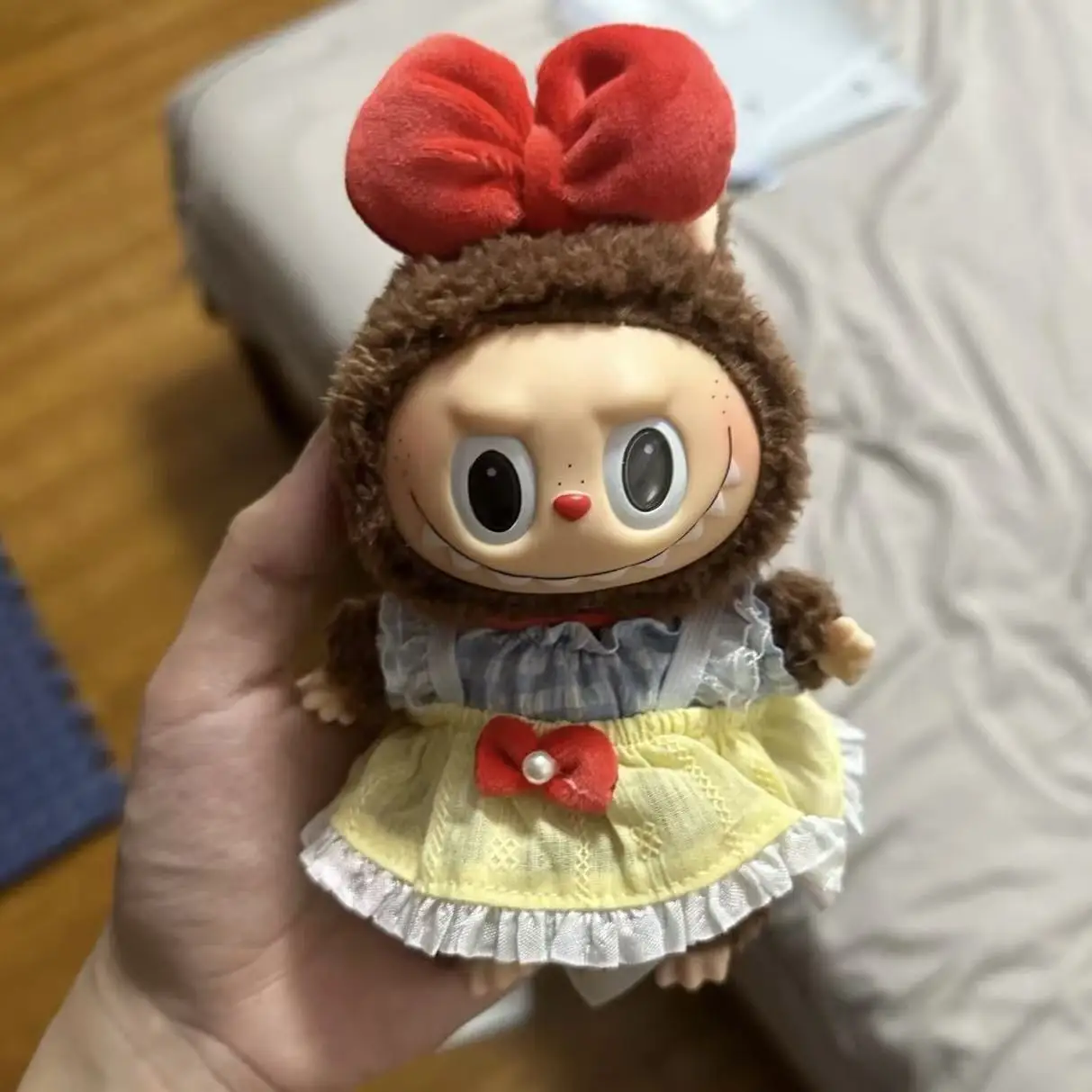 Vêtements de poupée Labubu mignons de 17cm, ensemble salopette en Denim ornée de cerises, accessoires de mode, joli tenue, cadeaux