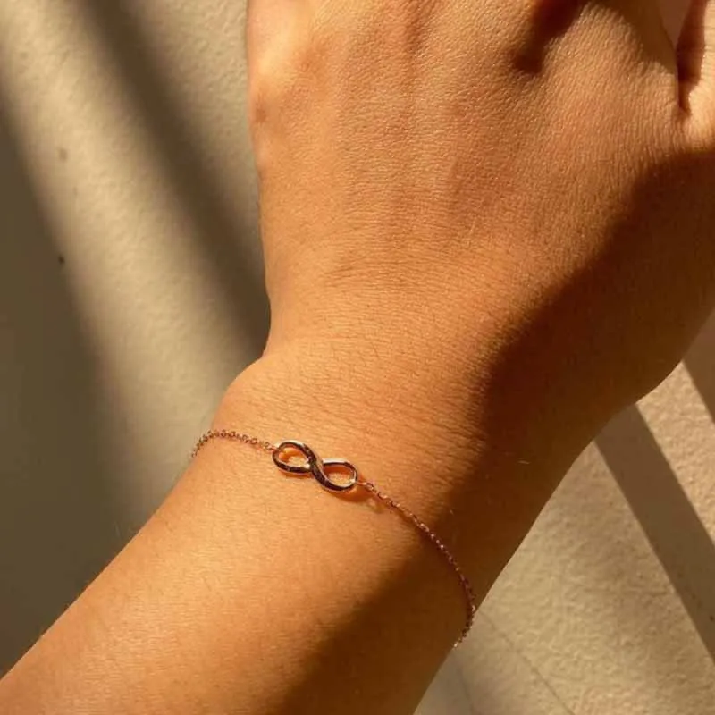 European and American new minimalist 8-shaped bracelet, personalized digital versatile bracelet image 3
