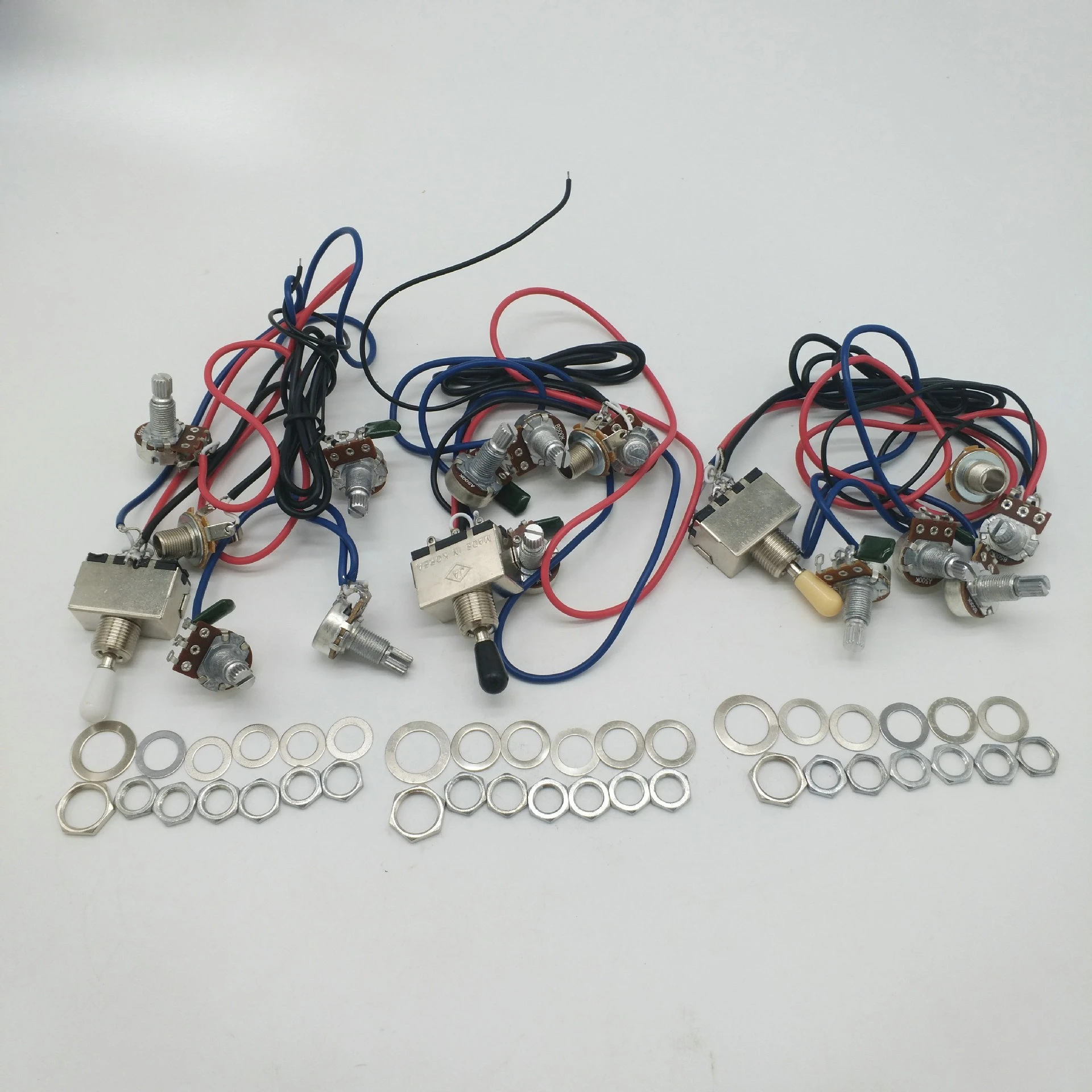 

Электрическая гитарная схема L/P: 2V2T1J, закрытая схема с желтыми, белыми и черными колпачками (3 цвета)