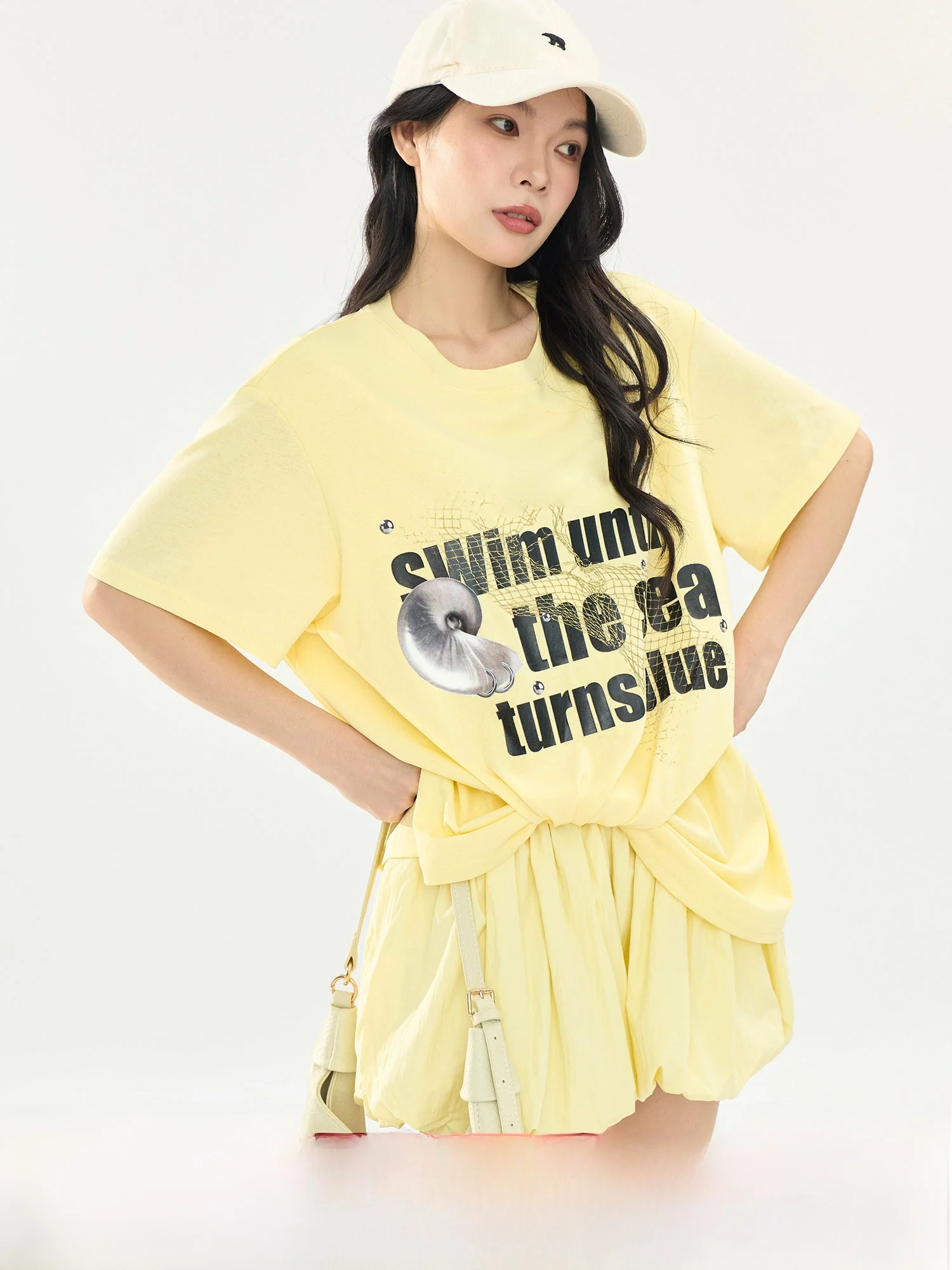 

Женская футболка с принтом в виде букв цвета дофаминовой желтизны, повседневная, свободного кроя, из полиэстера, с коротким рукавом и круглым вырезом, модный дизайн