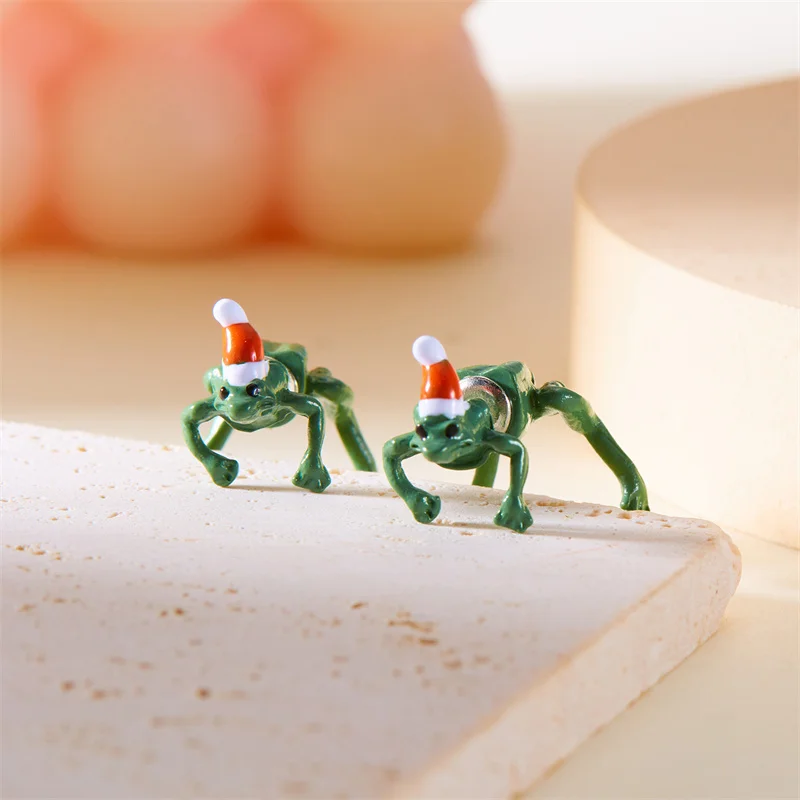 Divertenti orecchini a forma di rana Piercing per le donne Creative Cute Animal Green Frog Christmas Hat Stud Earring Girls Party Daily Jewelry Gift