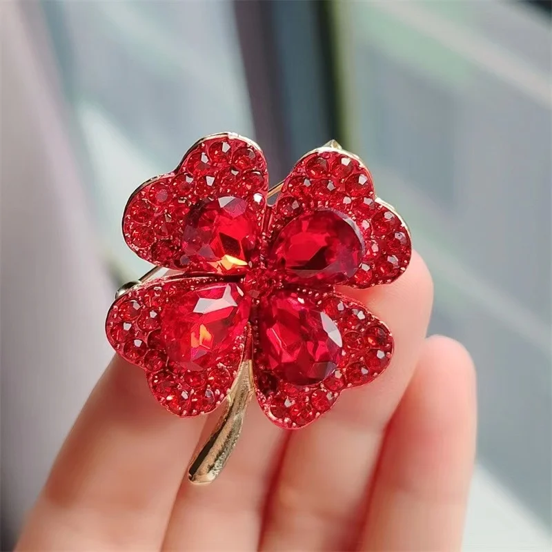 New Fashion Green Shiny Zircon Four-Leaf Clover Women's Brooch Simple Temperament Brooch Fixed Clothing Accessories Jewelry