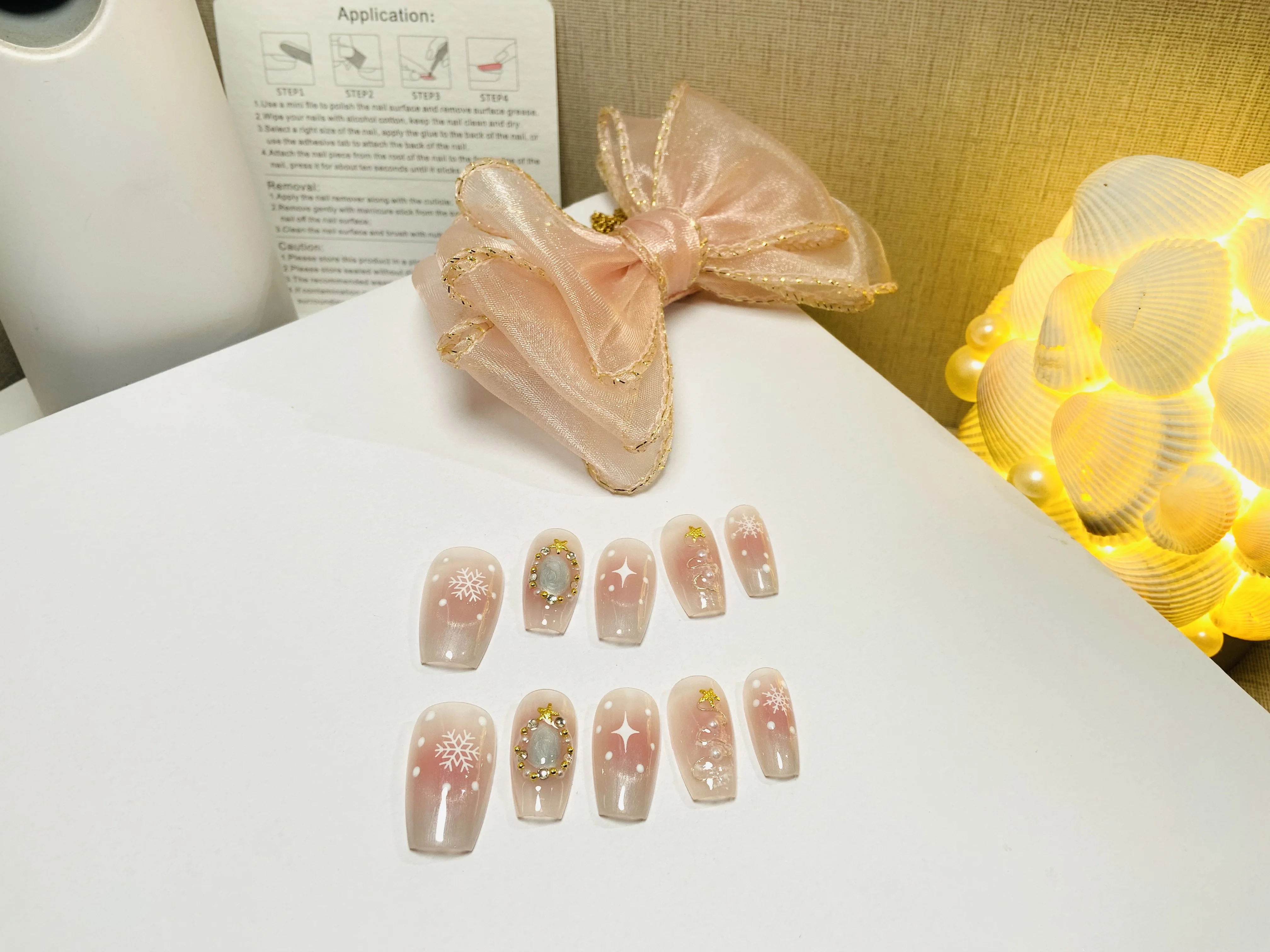 

Pink White Snow Luxury 10Pcs /Set Gold Gift False Glue Press on Nails Christmas Lady Handmade Removable Rhinestone Pearl Diamond