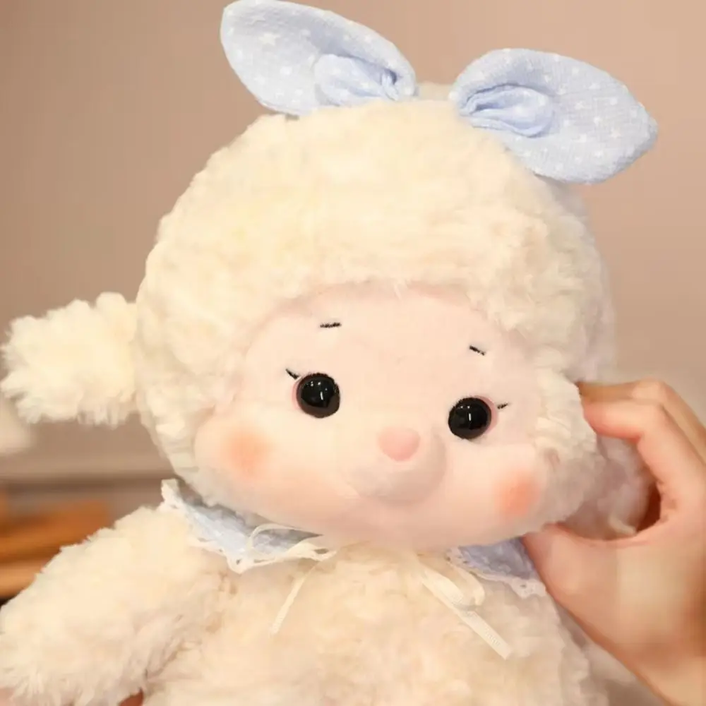 Symulacja kreskówkowej owieczki, miękka owieczka, puszyste, urocze zwierzątko, puszyste, świąteczne