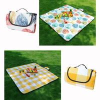 200x200cm Picnic Mat Thickened Waterproof Beach Blanket Camping Tent Grassland Mat Beach Cushion Camping Mat