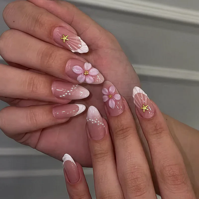 24 uñas postizas almendra con degradado blanco francés, diseño floral, con pedrería 3D 2