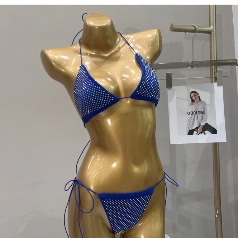 Conjunto de bikini triangular con espalda al aire libre europeo y americano, traje de baño sexy de alta estiramiento, estilo de vacaciones en la playa de aguas termales