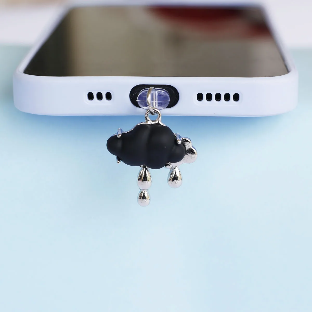 Telefon-Staubschutz-Charms: Wolken, dunkle Wolken und regenbewölkte Formen für iPhone- und USB-C-Anschlüsse – Zubehör-Dekoration – Detail 5