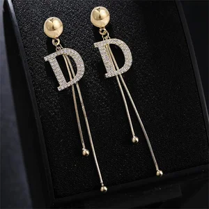 Manik Rumbai Panjang Anting-Anting Sederhana Tren Warna Emas Kristal Huruf D Anting-Anting Aksesoris Perhiasan Elegan 10 anting rumbai emas penjualan terbaik - №