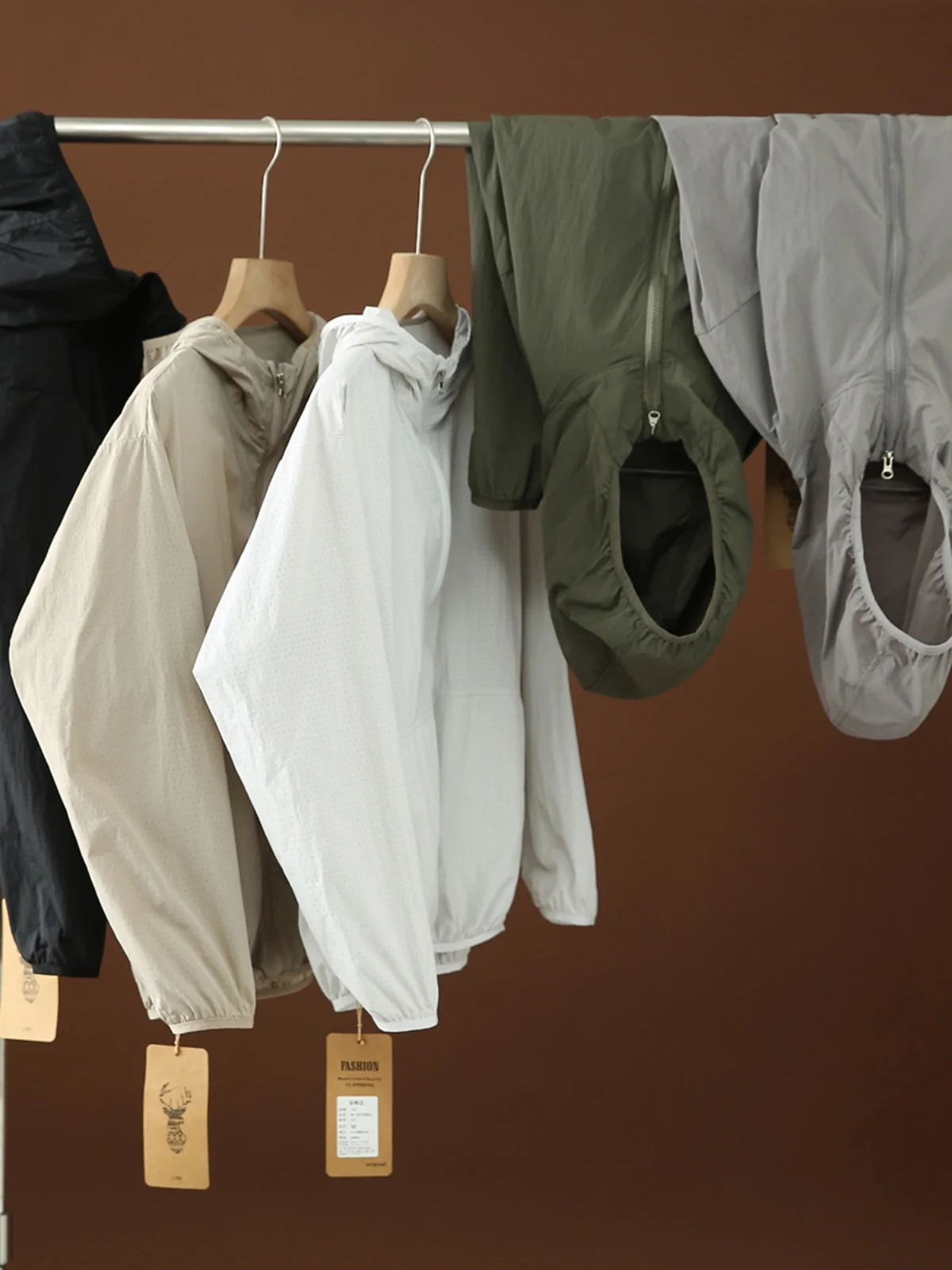 

Cool Breathable Laser-Punched Outdoor Men's Hooded Jaet Summer Lightweight Faionable Urban Sle Long Sve Skin irt