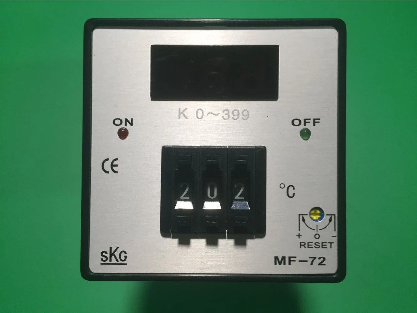 dial code digital display temperature controller MF-72 spot supply MF72