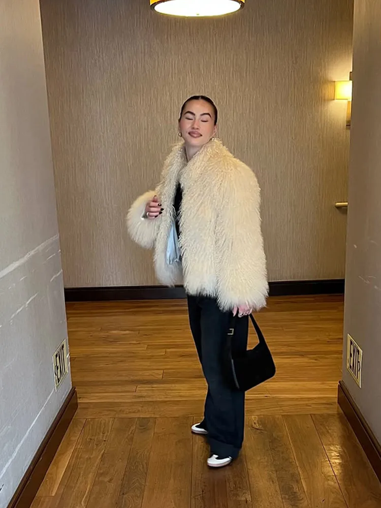 カジュアルなプラッシュフェイクファーコート レディース 長袖 エレガント ソフト 暖かい ルーズ カーディガン ジャケット 2025 秋 デイリー ハイストリート アウターウェア