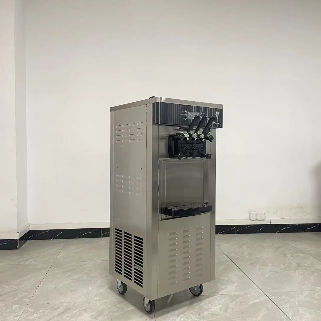 CY-828  Floor Standing Ice Cream Machine for Hotel Supermarket Vendors