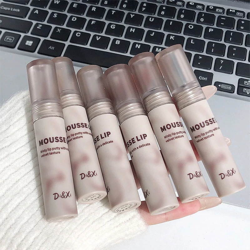 สาวร้อน Cool ลิปสติกสีดํา Silky Smooth Lip Mud Mousse Matte Gothic ลิปสติก Clay Dark Lip Glaze Holding แต่งหน้า Non-stick Cup