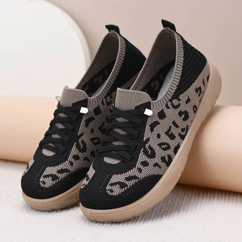 Spring Autumn Soft Bottom Breathable Comfortable Beijing Ladies Flat Shoes Casual Traditional Cloth Shoe Lightweight Mom Shoes