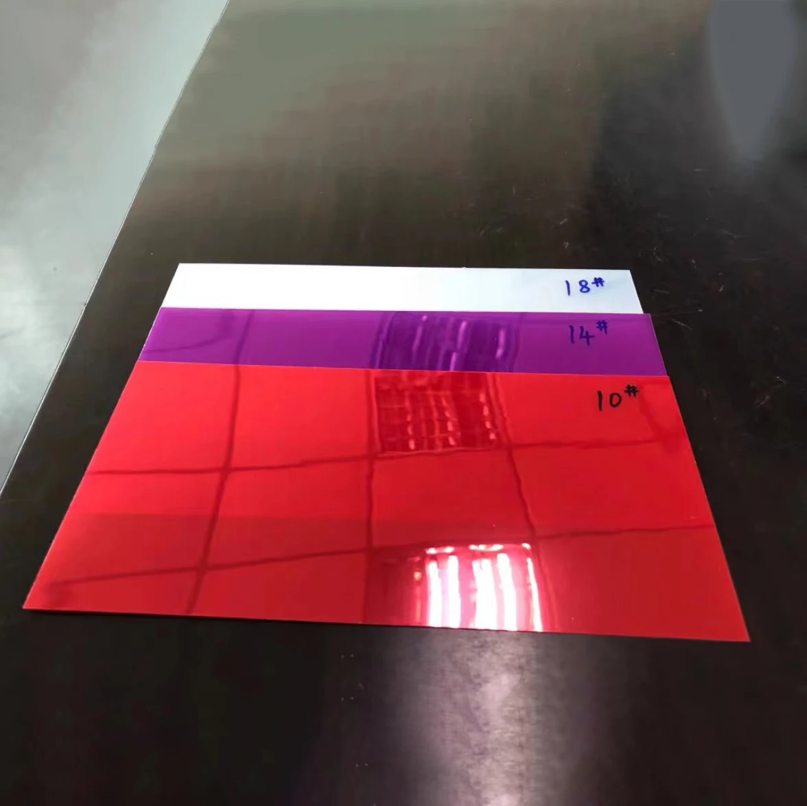 2pcs colour polarized film 10*20CM 0 degree Blue Red Purple Color Polarizer Film,0.5mm Color Filter with Adhesive