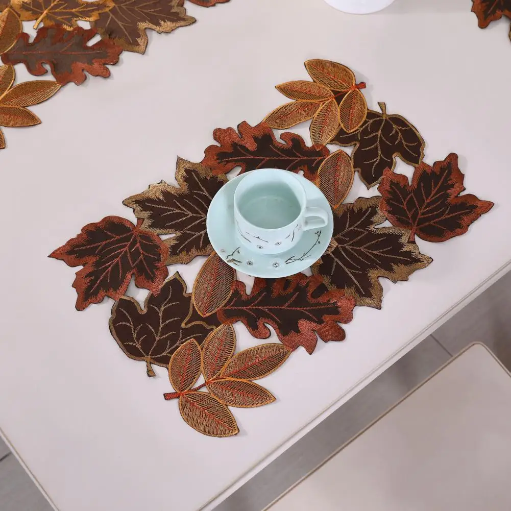 

Autumn Maple Embroidered Placemat Hollow Design Insulation Pad Hot Plates Pots Table Runner Harvest Party Dining Accessories