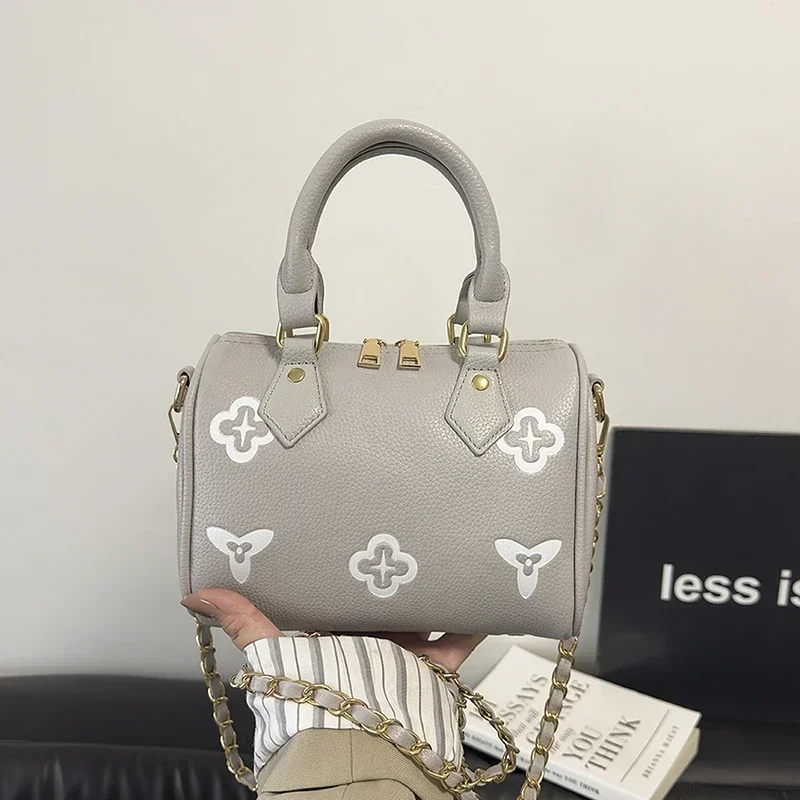 

Elegant Leather Classic Minimalist Messenger Bag For Women Paris Fashion With Large Capacity Solid Color