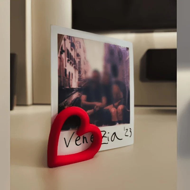 1Pc Heart shaped Polaroid photo stand displays Polaroid and standard photos as desktop decorations