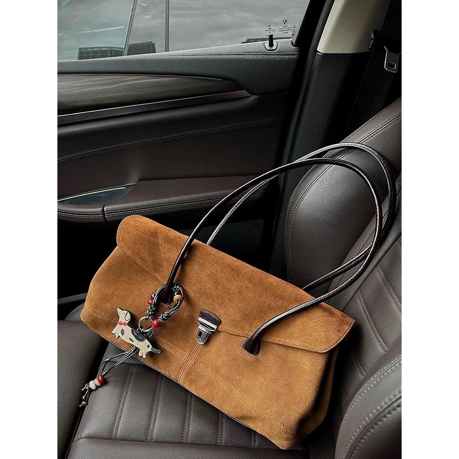 

2025 New Brown Suede High-end Tote Bag Fashionable Women's Bag Versatile Suede Handbag Single Shoulder Armpit Bag Commuter Bag