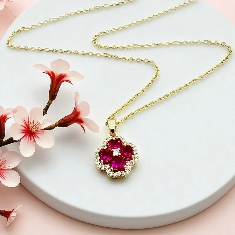 

14K plated copper pendant with red corundum inlay featuring high color retention a niche light luxury four leaf clover jewelry