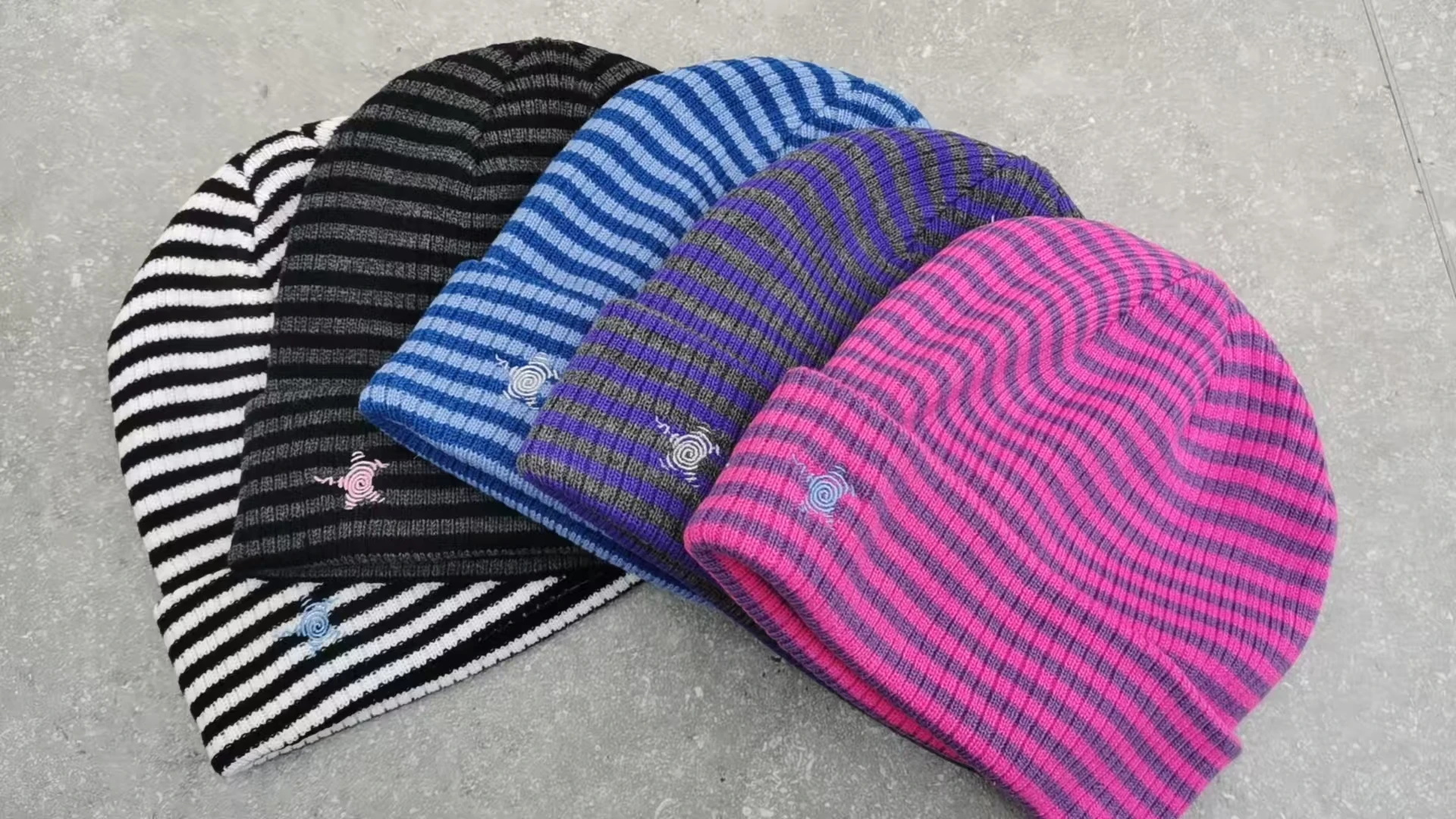Gorros de punto con bordado de estrellas a rayas simples para mujer, gorros Unisex de invierno, ropa de calle informal, gorros suaves y cálidos para hombre