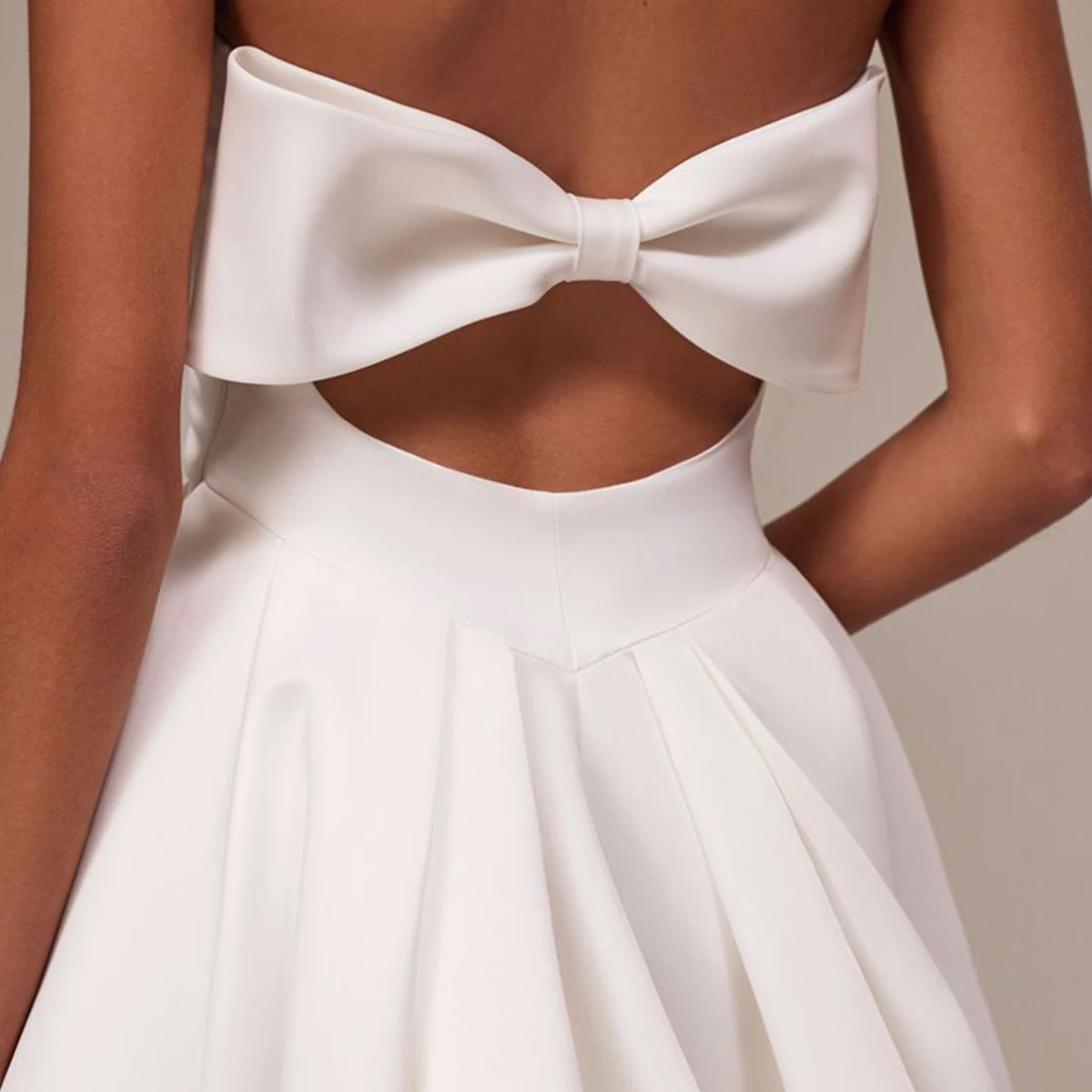 Simple Backless Satin Wedding Dress With Bow Long Pleated Ball Gown For Bride Strapless Bridal Gown For Women Vestidos Novia