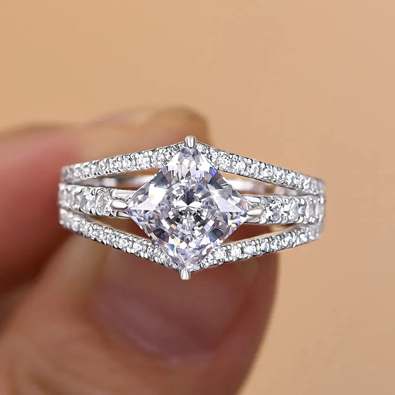 Huitan Wunderschöne Prinzessin CZ Kristall Ringe Frauen für Hochzeit Silber Farbe Moderne Mode Engagement Band Zubehör Schmuck