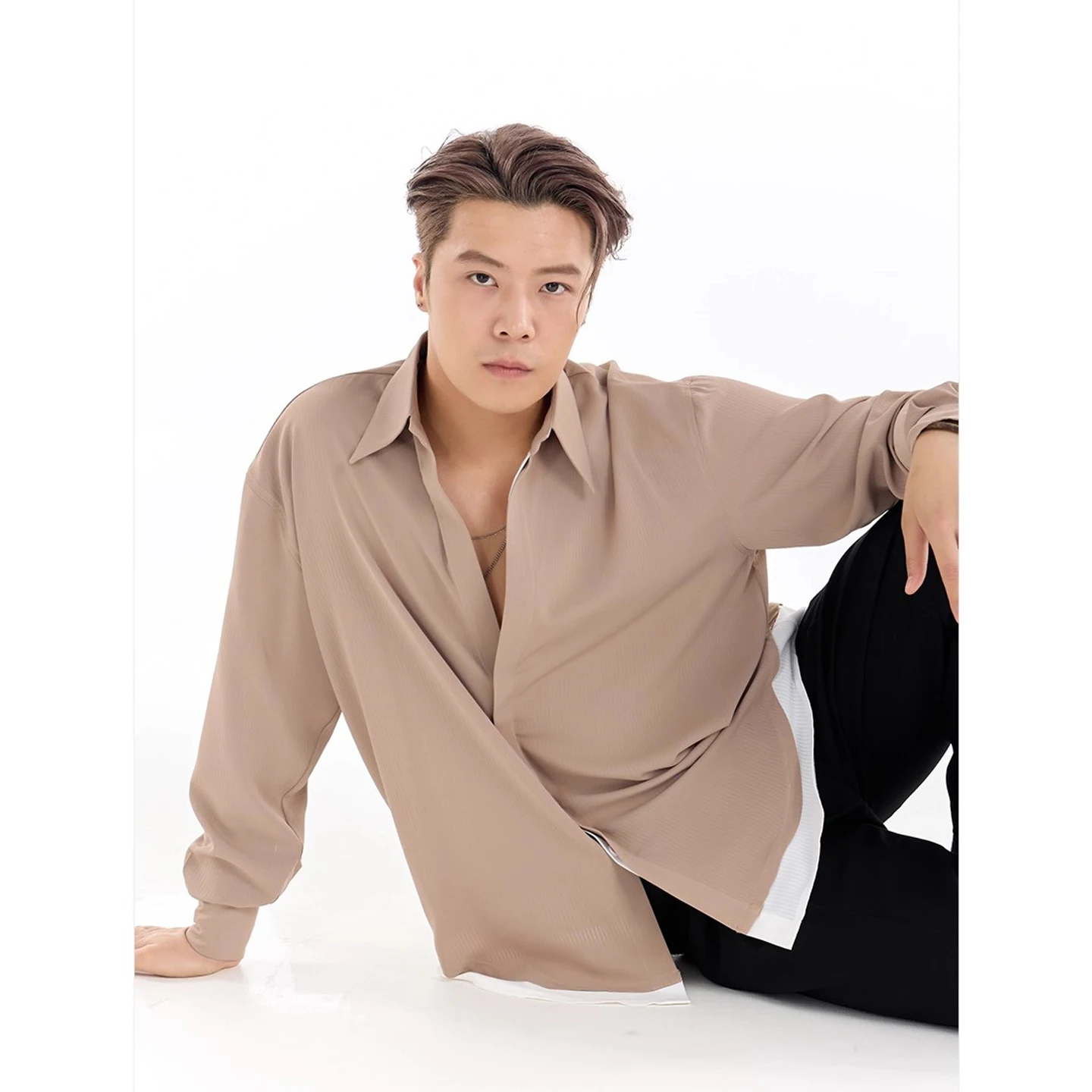 2025 camisa de baile latino estándar nacional uniforme de práctica de baile latino para hombres Top de manga larga ropa de práctica de uso diario DN22019