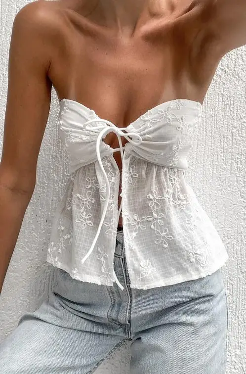 

2025 New Women's Fashionable and Sexy Lace Up Strapless White Short Top, with A Lazy Summer Temperament
