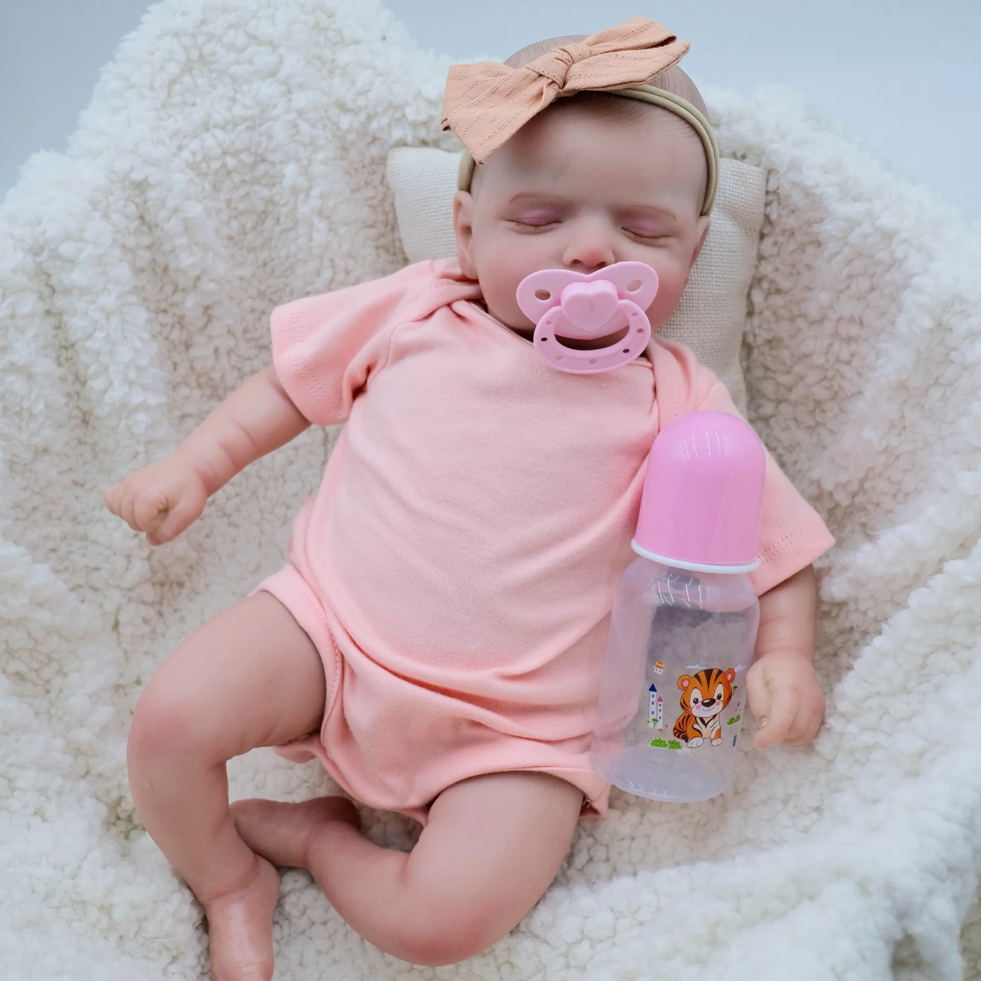 Ręcznie wykonana urocza sztuka Reborn Bebe Cloth Body Silicone Sleeping Baby Doll Zabawka dla dziewczynki Księżniczka Maluch Realistyczny prezent urodzinowy dla dziecka