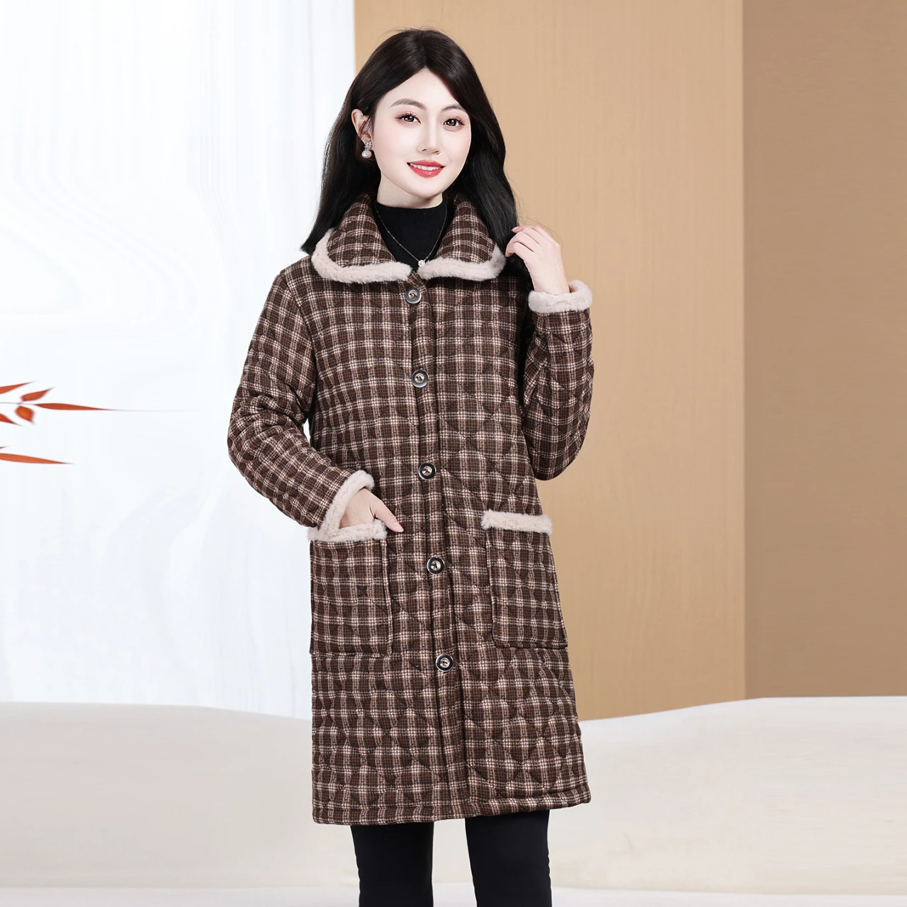 سترات شتوية نسائية سميكة مع معطف دافئ مخملي سترة نسائية في منتصف العمر مبطنة بالقطن