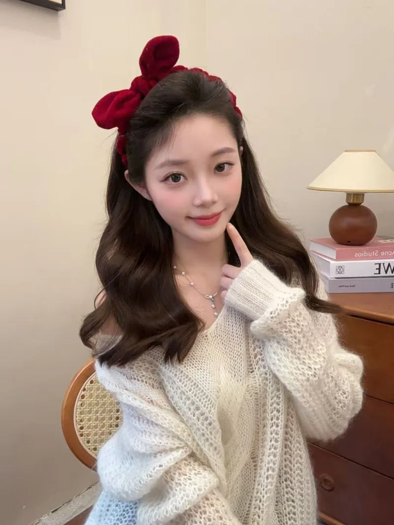 Add a Touch of French Chic: Fluffy Velvet Headband for a Elevated Crown