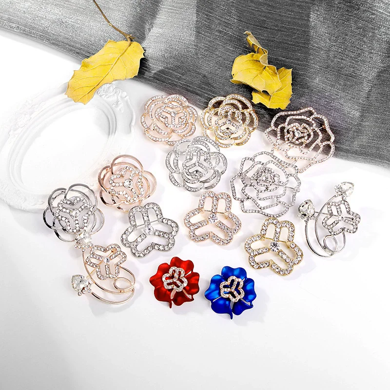 Versatile Alloy Diamond And Rose Flower Design Silk Scarf Buckle Summer Use Chest Pin Shoulder Pin Accessories China Based