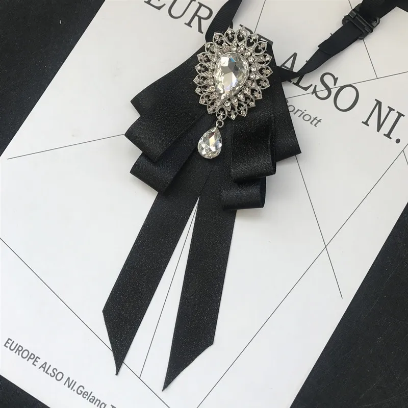 Kobiety luksusowa niebieska wstążka muszka broszka z kokardą kołnierz szpilki męskie broszki bluzka damskie eleganckie akcesoria biżuteria diamentowa motyl
