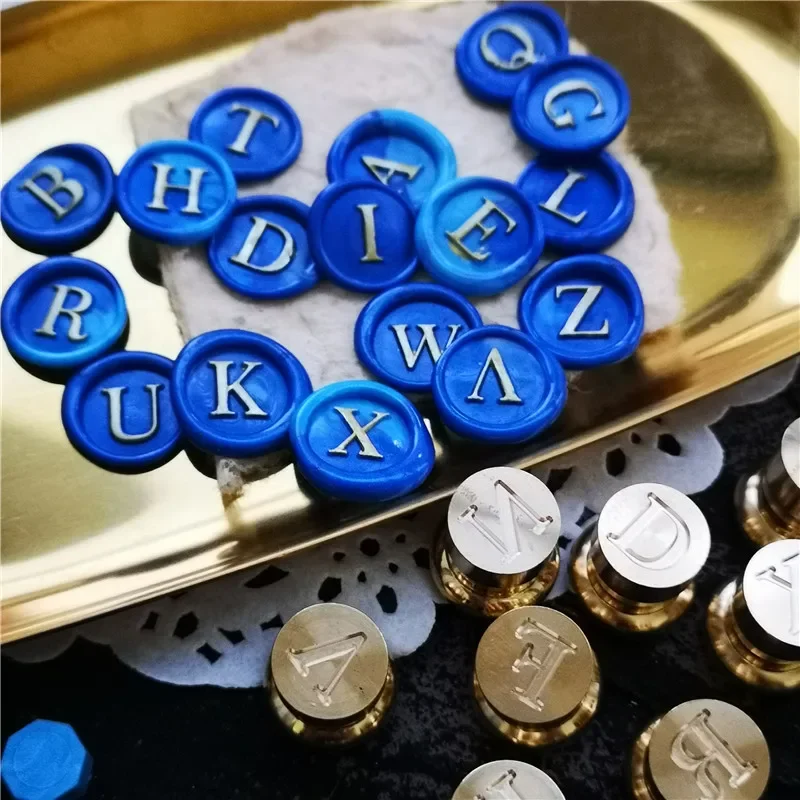 

Один набор, мини-Восковая печать, диаметр 12 мм, медная латунь, стандартная 26 букв алфавита, начальная декоративная деталь