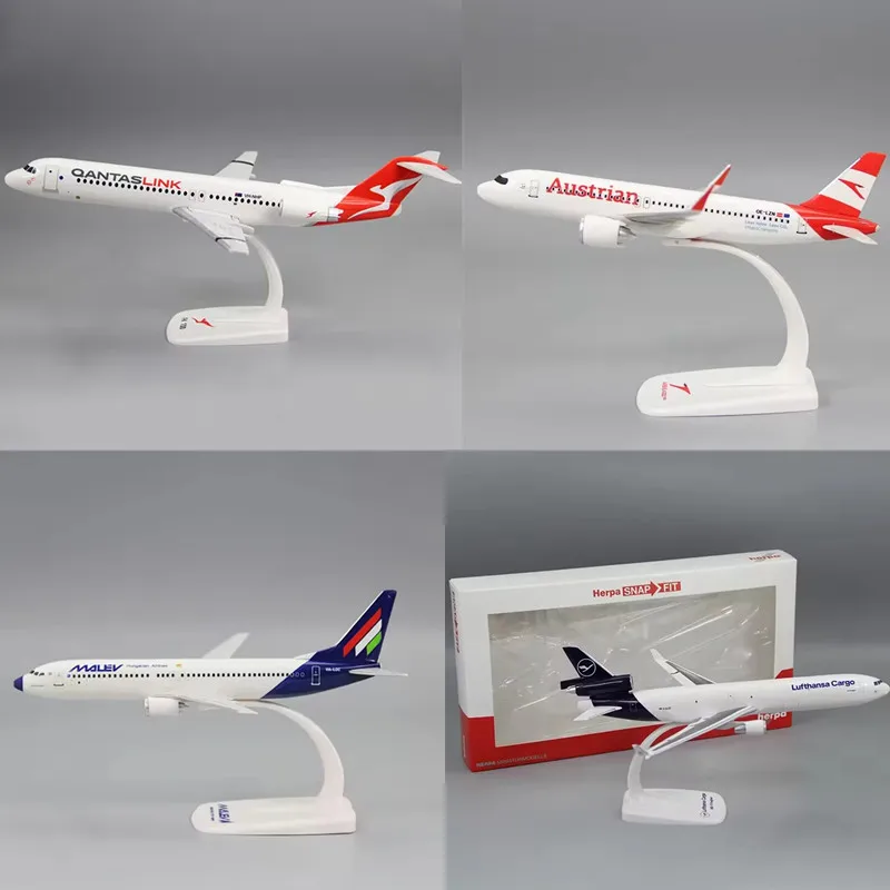 

1:200 Fokker FK-100 QANTAS/IBERIA EXPRESS/AustrianA320neo /Malév MALEV737-800 /MD-11 Lufthansa CargoAirlines Airplane Model Fans
