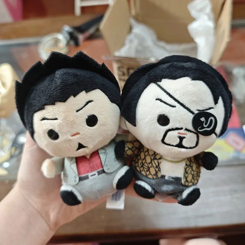 

В наличии: Плюшевые куклы Sega серии Cooro по игре "Like A Dragon" – версии Горо Маджима и Казума Кириу. Коллекционная модель, игрушка, подарок.