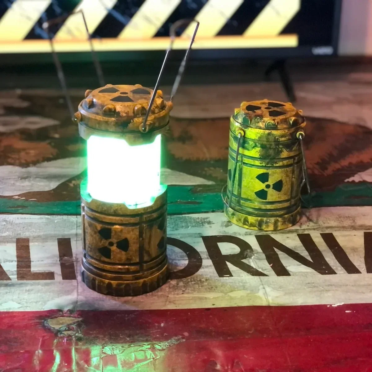 Novelty Lighting Miniature Nuclear Reactor Lantern Simulation Illuminator Miniatures Green Led Light Halloween Toy Friend Gift