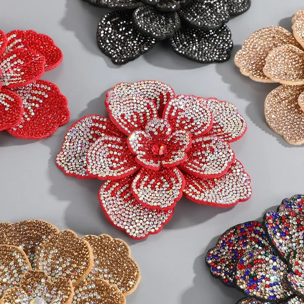 Dreidimensionale Kamelie Strass-Blumen-Applikationen DIY Handwerk Nähzubehör Funkelnde Rosen-Brosche Stoffverzierungen
