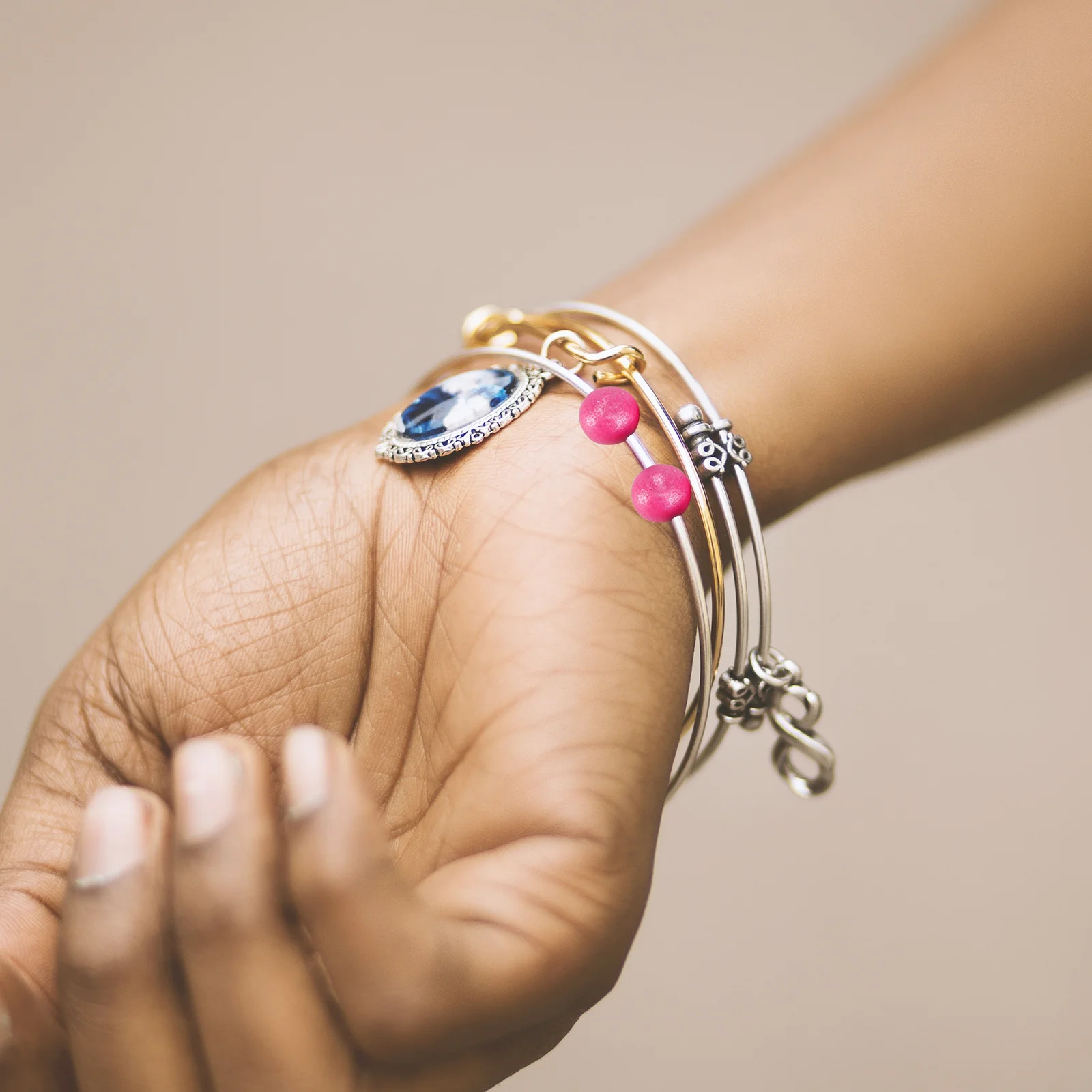 

200pcs Colorful Wooden Bead Diy Accessories Set For Jewelry Making Craft Durable Beads With Hole Design For Stringing Handmade