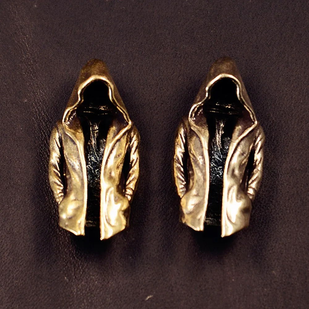 1Pc Cool Punk Cloak Brass Statue Magician Cloak Assassin Hoodie Sculpture Personality DIY EDC Hanging Accessories Gift